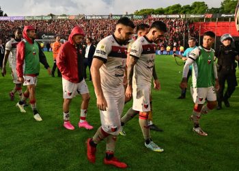 Colón busca suprimir el descenso: El Tribunal convocó a Gimnasia