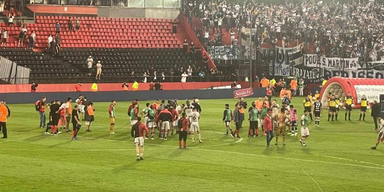 Colón desciende por tercera vez: Luego de jugar una final internacional y de ser campeón