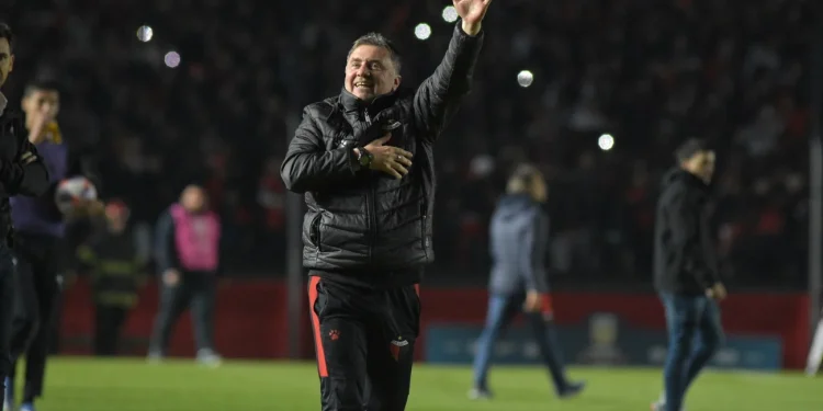 Chupete Marini se postuló para dirigir a Colón en la Primera Nacional