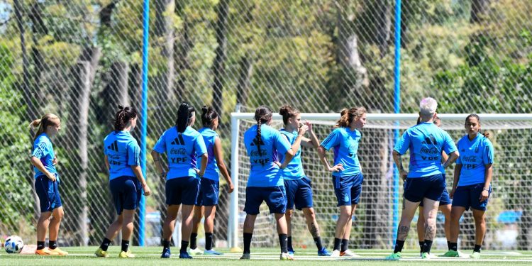 La Selección Argentina inicio una nueva semana de entrenamientos antes de viajar a Santa Fe