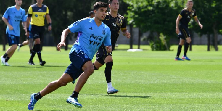 La Selección Argentina Sub 23 termino el año con un amistoso ante Comunicaciones
