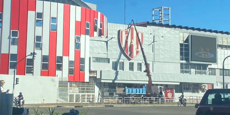 Tras los reclamos, Unión comenzó a trabajar en la fachada del 15 de Abril