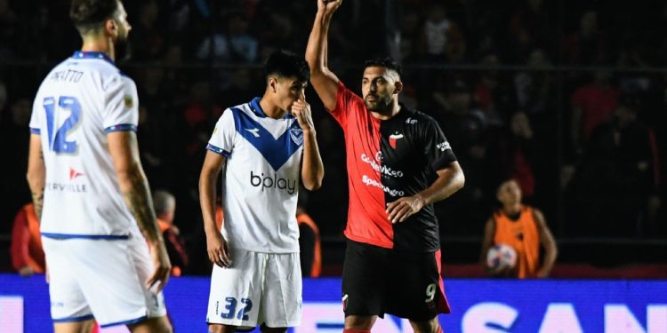 Nacional de Uruguay avanza por Wanchope Ábila