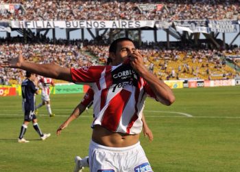 El DT de Instituto habló del interés de Ábila de retornar al club