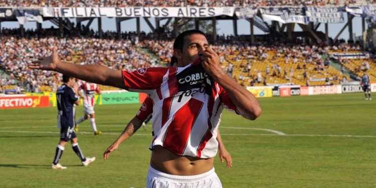 El DT de Instituto habló del interés de Ábila de retornar al club