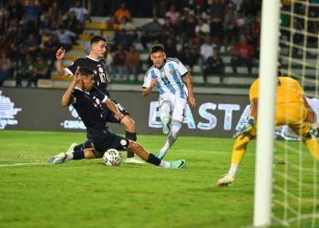 Argentina debutó en el Preolímpico con un empate ante Paraguay