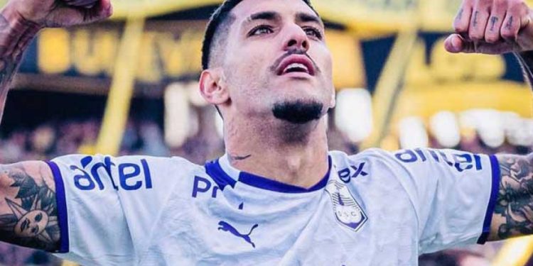 El delantero que quiere el Kily llega desde Uruguay