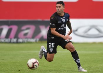 Sorpresa: Un ex Colón se despidió del club en el que jugaba