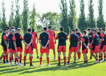 ¿Qué refuerzos busca Colón antes del debut?