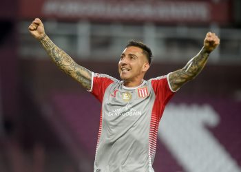 Gran debut de Javier Correa en el Estudiantes de Domínguez