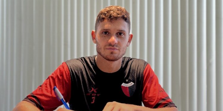 Colón anunció la llegada de otro marcador central