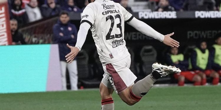 Está lesionado, se fue de Colón y arregló en Olimpia de Paraguay