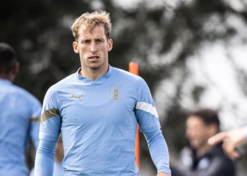 ¿Quién es el defensor uruguayo que puede llegar a Colón?