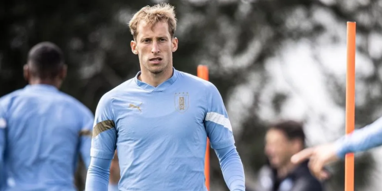 ¿Quién es el defensor uruguayo que puede llegar a Colón?