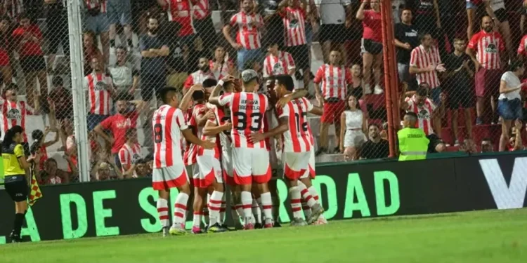 Instituto goleó a Atlético Tucumán en el inicio de la segunda fecha