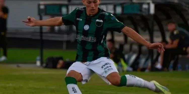 Quién es Esteban Obregón, el jugador de Nueva Chicago que compró el City Group