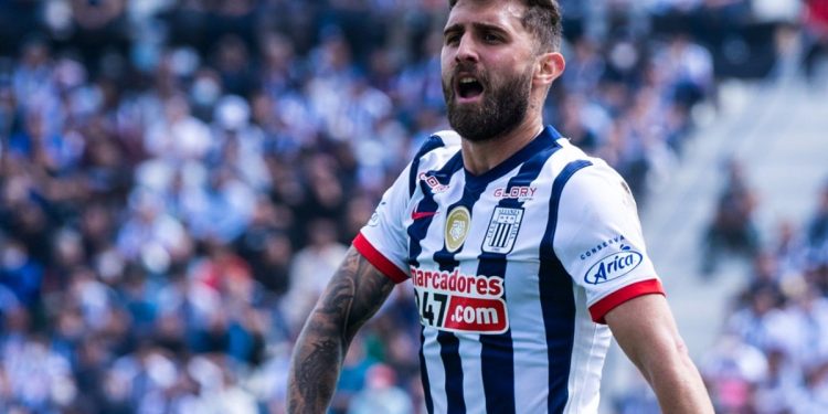 Gino Peruzzi se acerca a Colón