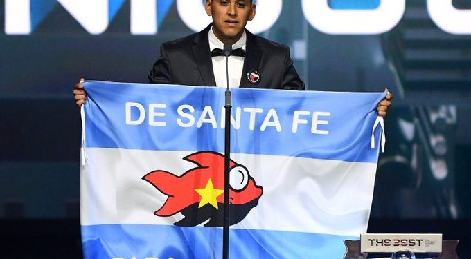 De Santa Fe al Mundo: «Icónico momento de un hincha de Colón, premiado como Aficionado FIFA»