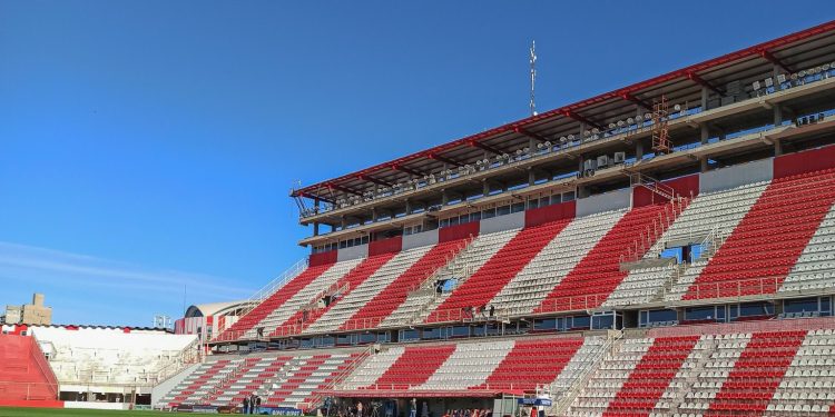 Unión arrancó el año en duda y en deuda jugando en su propia casa