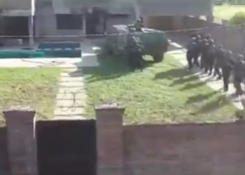 Video: cinematográfica detención de uno de los líderes de la barra de Colón