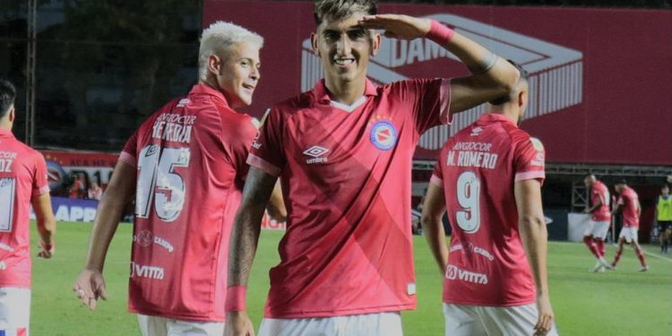 Argentinos goleó a Platense en La Paternal