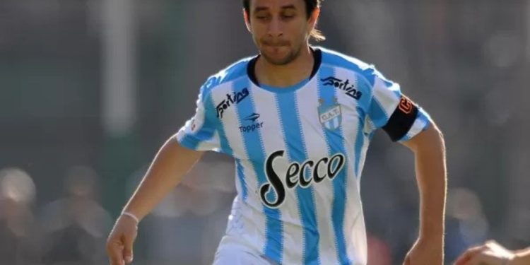 Un ex Colón dirigirá a Atlético Tucumán que espera por un ex Unión