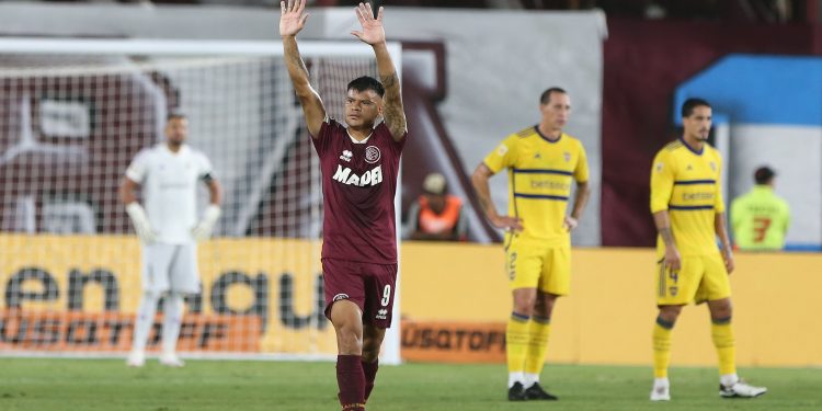 Dos ex Unión amargaron a Boca que perdió con Lanús