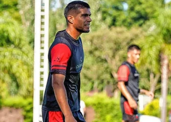 Armar la defensa, el problema que tiene Delfino para el domingo
