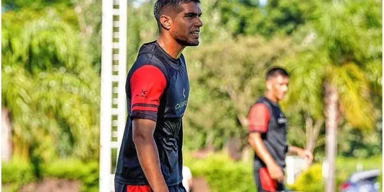 Armar la defensa, el problema que tiene Delfino para el domingo