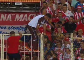 El gran gesto de los médicos de Unión y Platense con el portón cerrado!