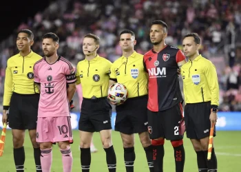 ¿Quién es el ex Colón que se quedó con la camiseta de Messi en el amistoso ante Newells?