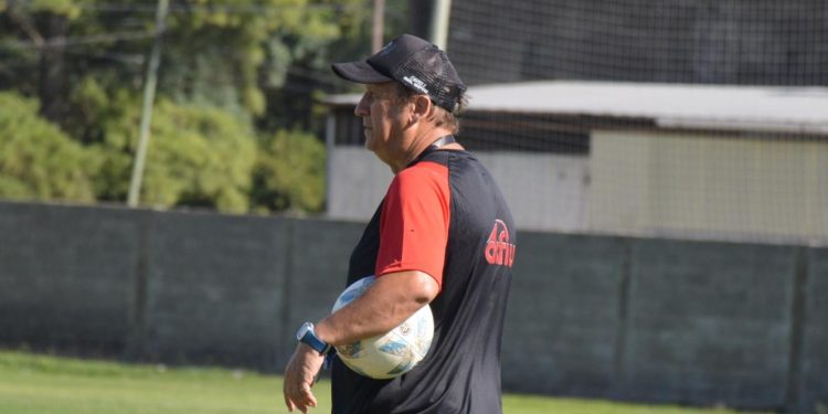 Perazzo busca variantes en el Patrón para enfrentar a Colón