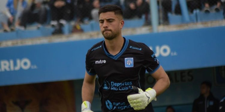 Lo quiso Colón y hoy es el arquero sensación en Primera División