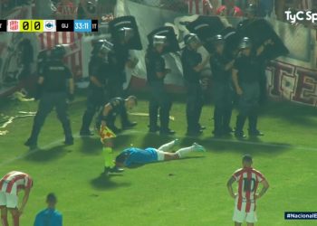 El hostil recibimiento al Pulga Rodríguez en Tucumán: ¡Hasta un hielazo le tiraron!