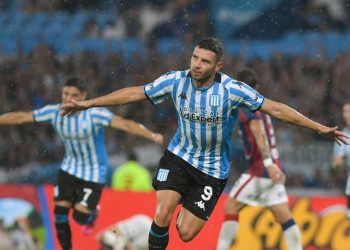 Racing goleó a San Lorenzo en Avellaneda
