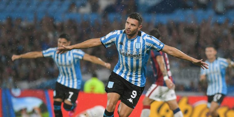 Racing goleó a San Lorenzo en Avellaneda