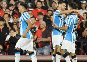 Racing frenó a Newells y volvió a golear en Rosario
