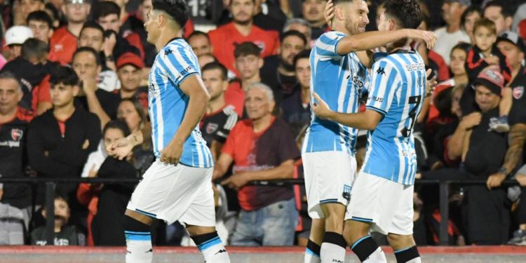 Racing frenó a Newells y volvió a golear en Rosario