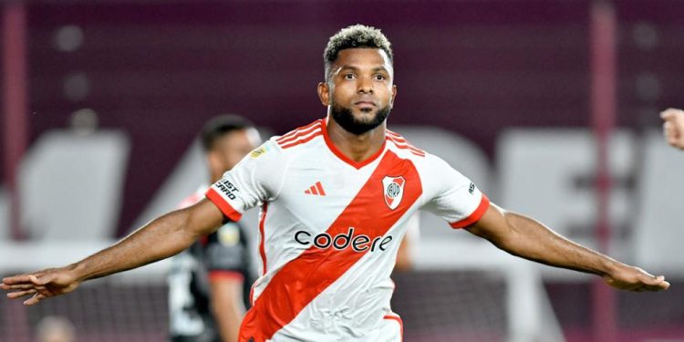 River festejó en su visita a Barracas Central