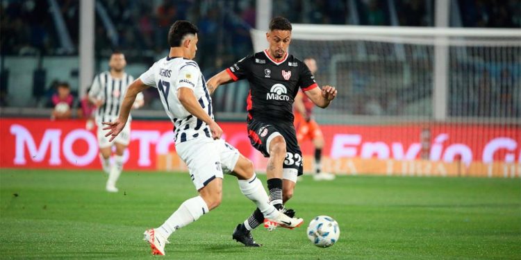 Instituto y Talleres juegan el clásico en el Kempes con ambas hinchadas