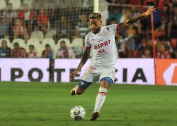 Unión empató con Platense y la gente reprobó al equipo e insultó a la CD
