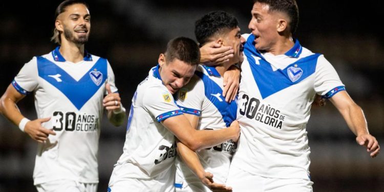 Vélez derrotó a Sportivo Las Parejas y avanzó en la Copa Argentina