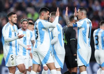 Argentina goleó a El Salvador en el primer amistoso