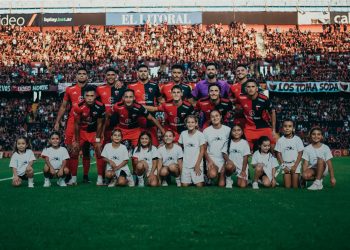 «Domingo en casa… siempre es lindo vivir la vida en rojo y negro»