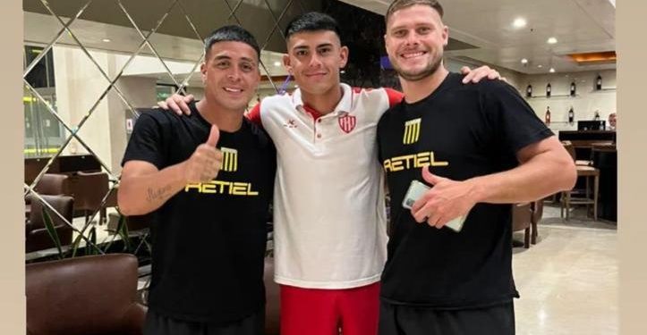 Brian Fernández, en la concentración de Unión en Buenos Aires