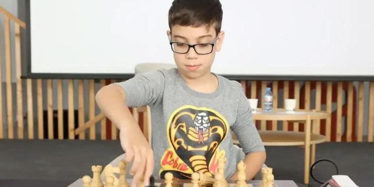 Impacto mundial: un niño argentino de 10 años derrotó al número uno de ajedrez