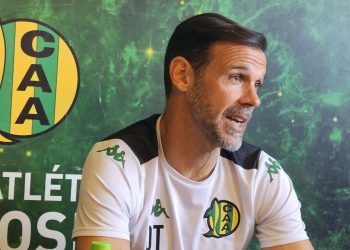 El DT de Aldosivi dijo que Colón «es el máximo candidato» a ascender