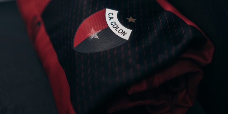 ¿Colón estrena nueva camiseta versión 2024?