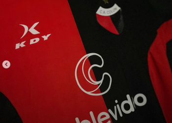 ¿Por qué la nueva indumentaria de Colón le trae recuerdos a los hinchas?