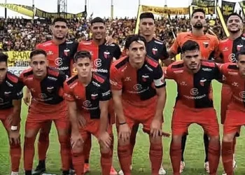 La gente mostró su malestar luego del fallido penal y el empate